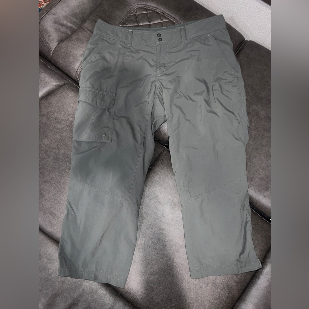 Columbia Capri NWOT Utility Pants Women Size 8 Omni-Shade Olive color